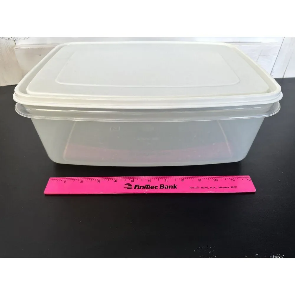 Lot of 3 Rubbermaid Servin Saver 2 #4 Container Clear w Almond Lid 1 XL #8